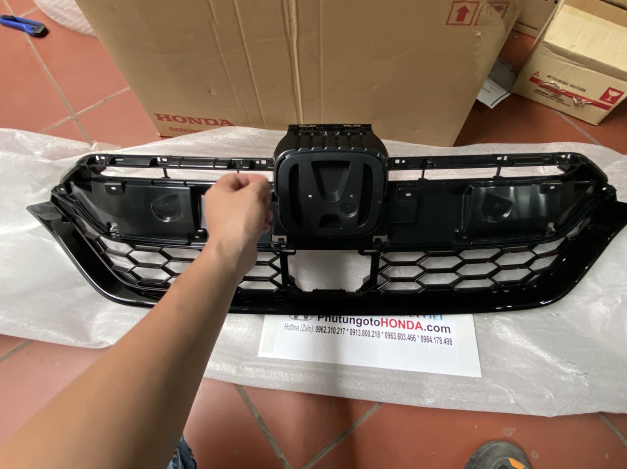 Mặt ca lăng phần đế xe Honda CRV 2021-2023